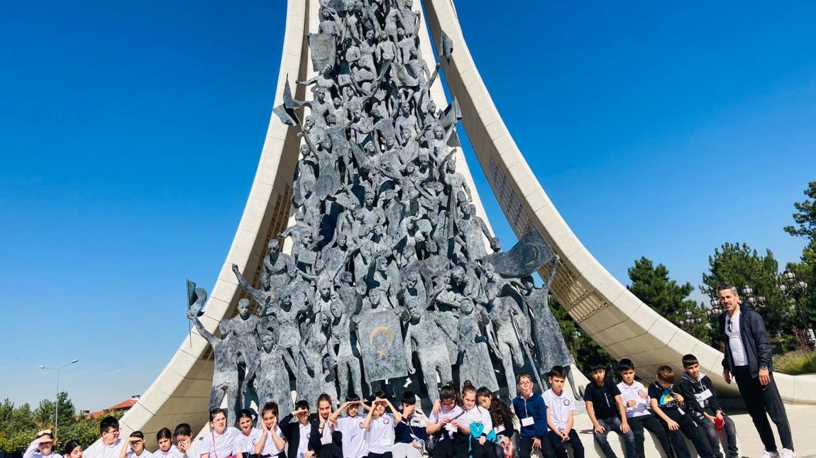 Okulmuz Öğrencileri Cumhurbaşkanlığı Külliyesi ve 15 Temmuz Şehitler Anıtını Zirate Etti